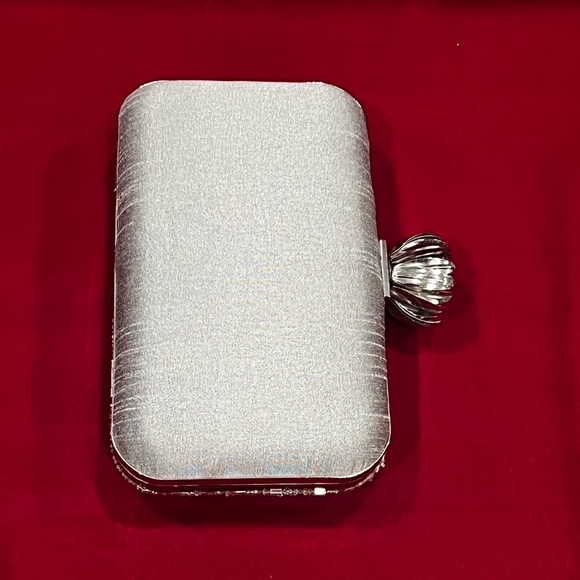 Silver and gray clutch - Picture 7 of 7